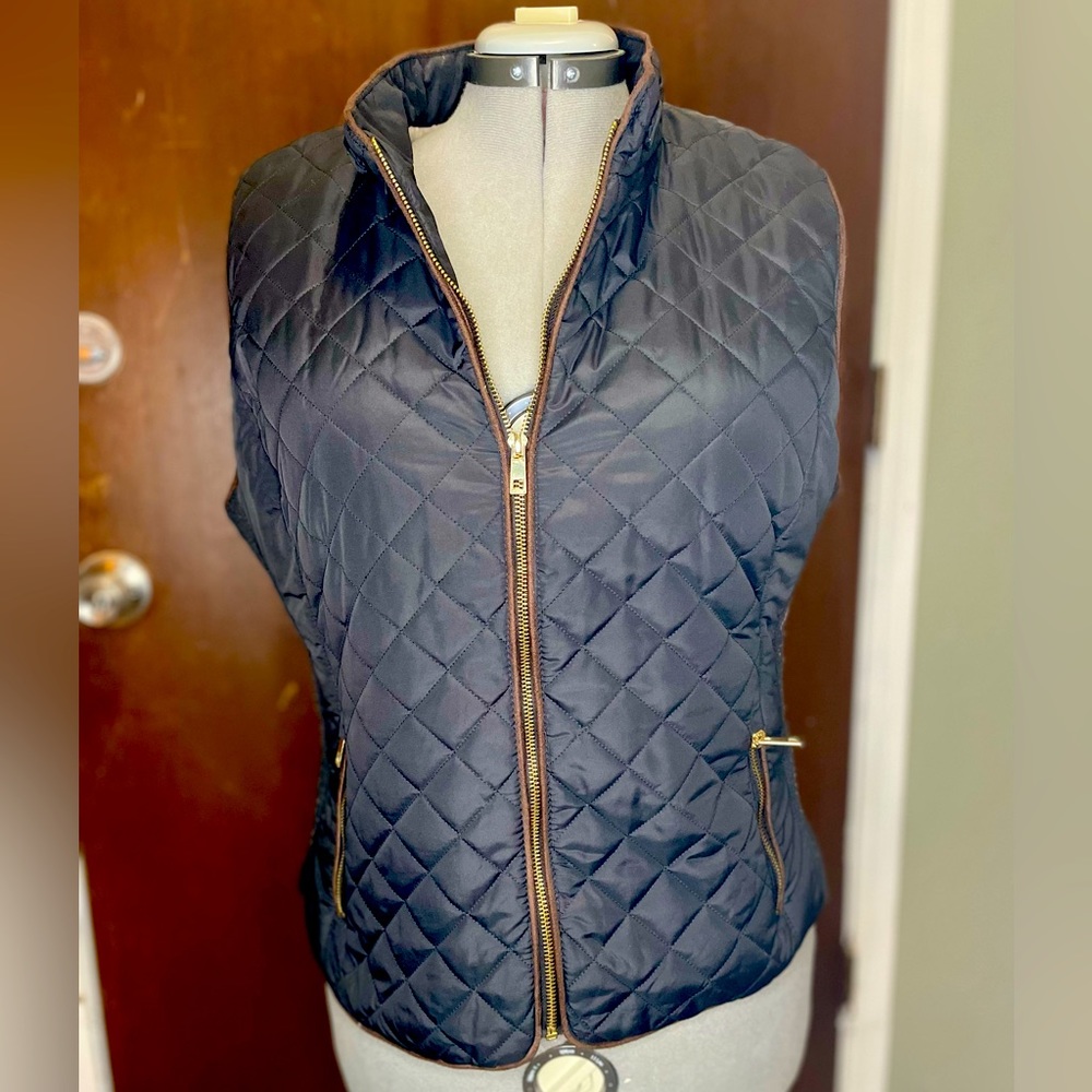 Ćest Toi Faux Fur-lined Black Vest, 100% Polyester Zip Up with front pocket.